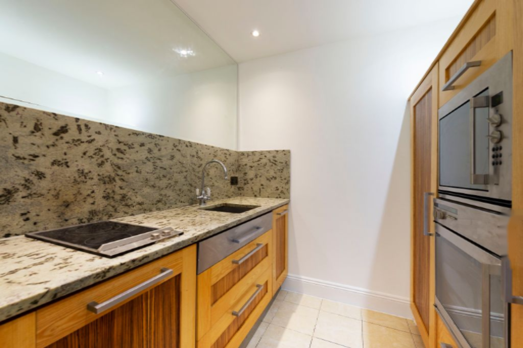 Flat in London, United Kingdom, 45 m² - picture 1