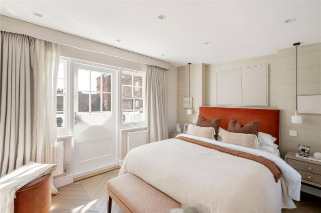 Flat in London, United Kingdom, 148 m² - picture 1