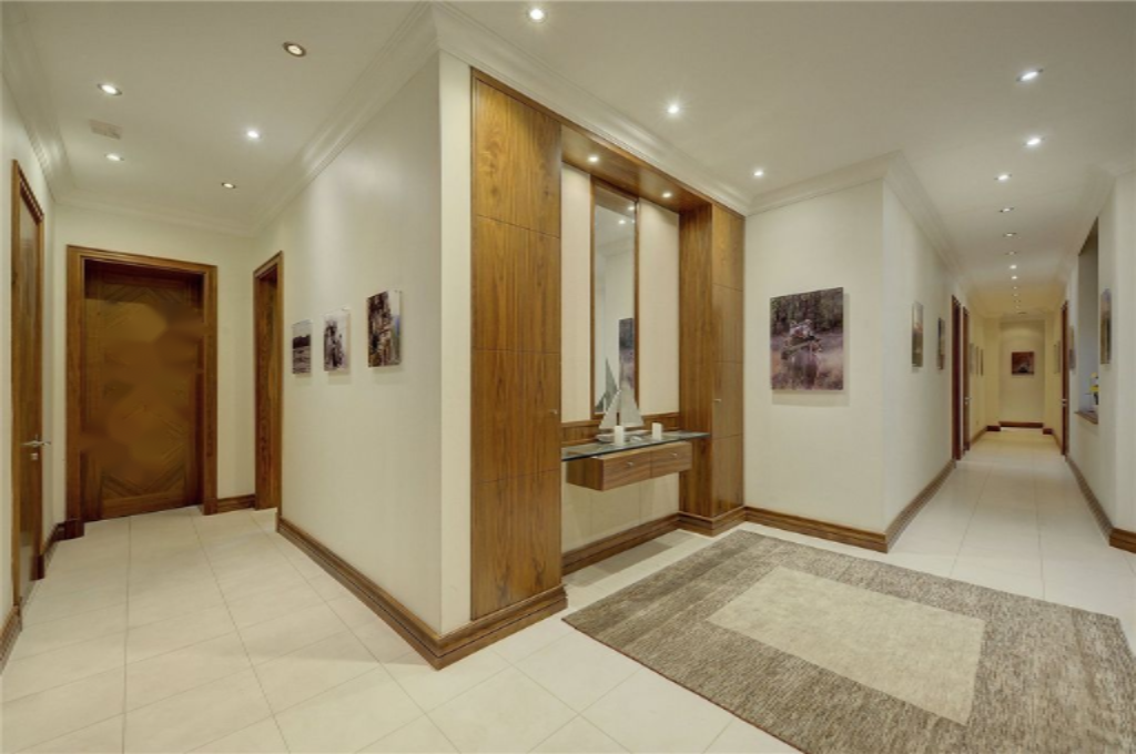 Flat in London, United Kingdom, 213 m² - picture 1