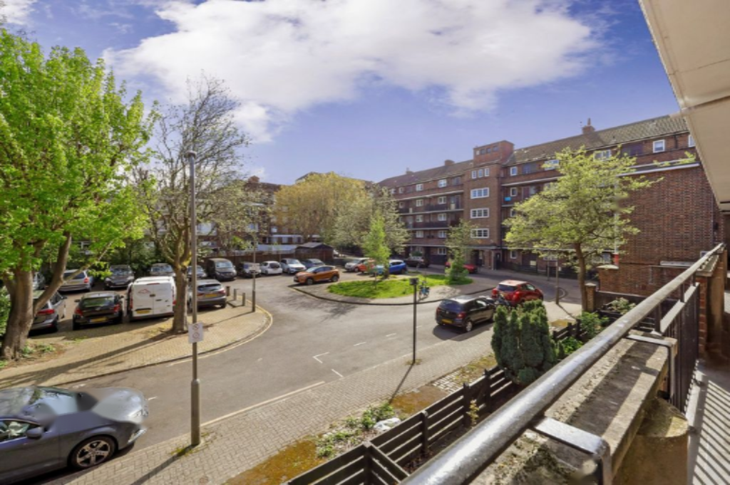 Flat in London, United Kingdom, 44 m² - picture 1