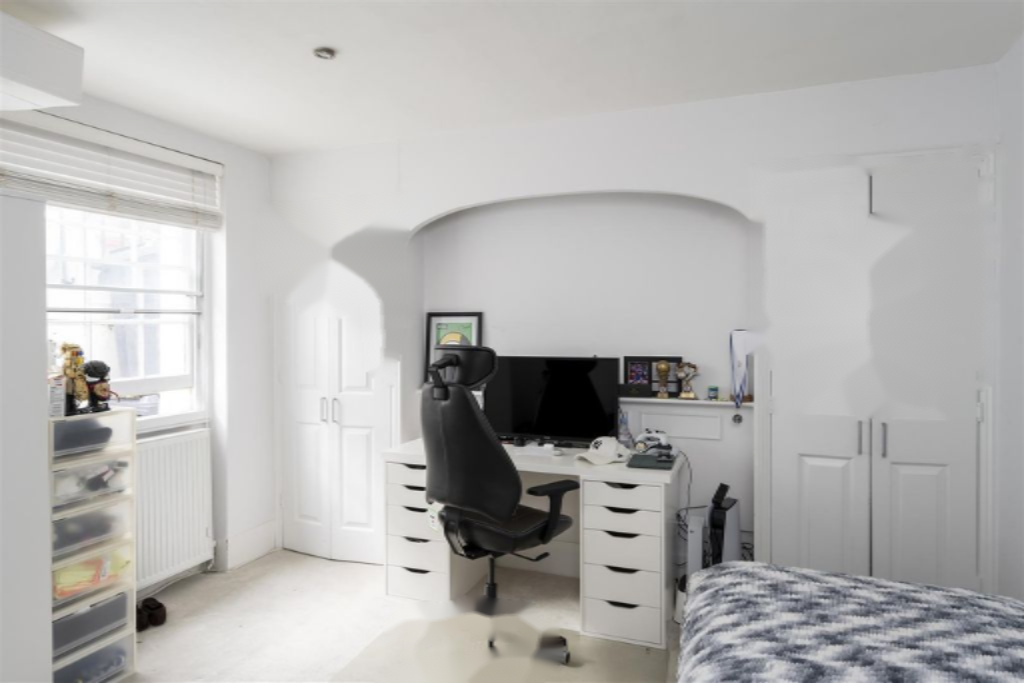 Flat in London, United Kingdom, 117 m² - picture 1