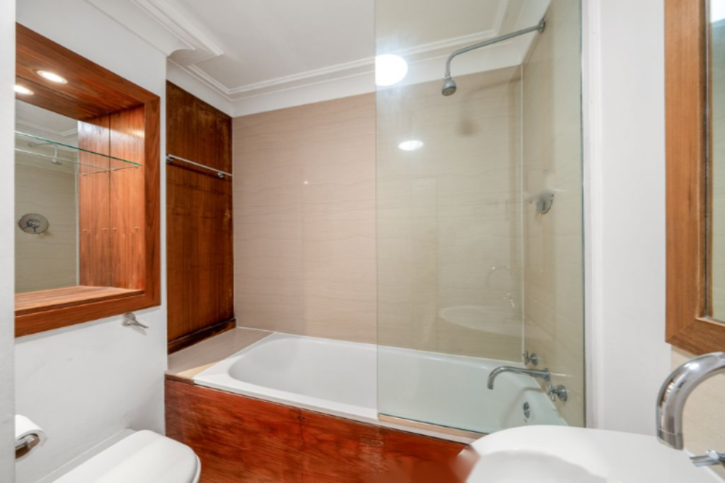 Flat in London, United Kingdom, 64 m² - picture 1