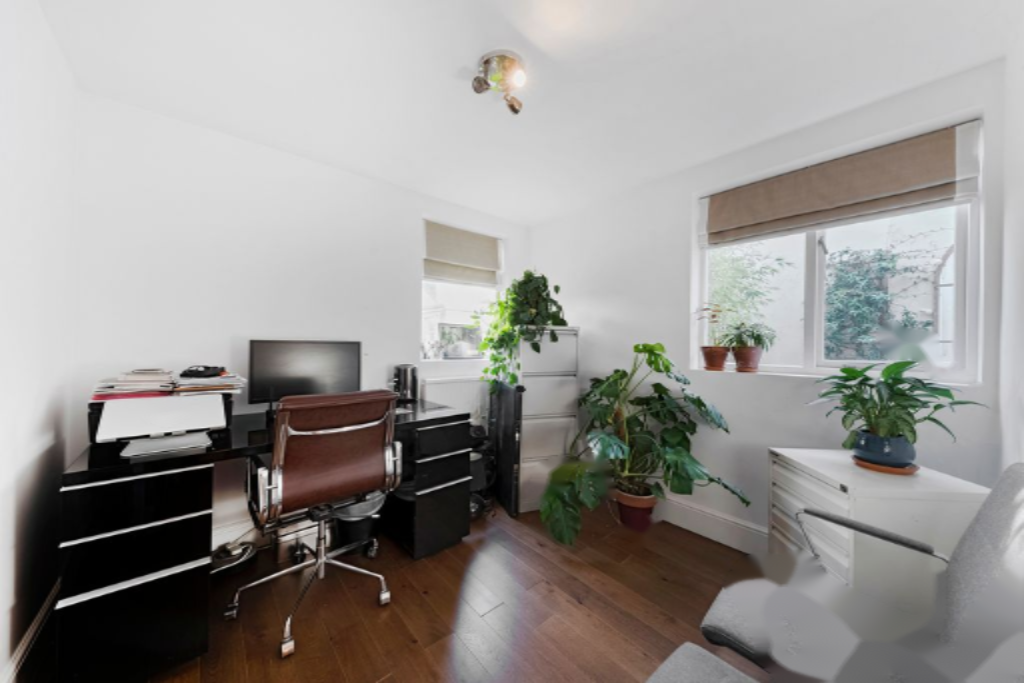 Flat in London, United Kingdom, 79 m² - picture 1