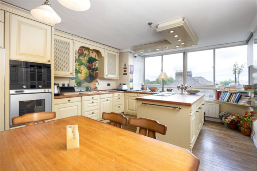 Piso en Londres, Reino Unido, 233 m² - imagen 1