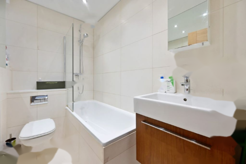 Flat in London, United Kingdom, 43 m² - picture 1