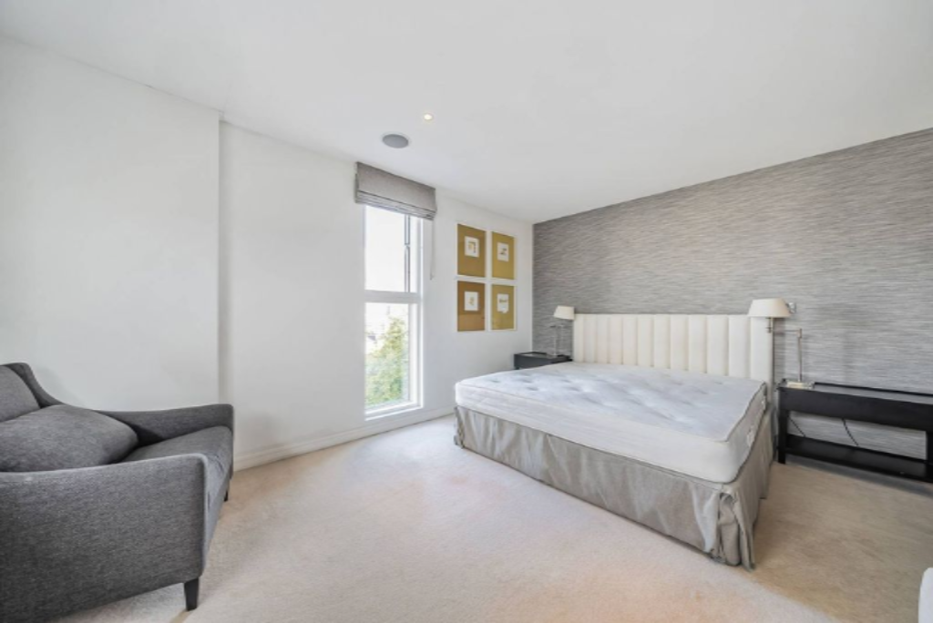 Flat in London, United Kingdom, 160 m² - picture 1