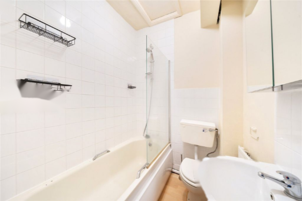 Flat in London, United Kingdom, 31 m² - picture 1