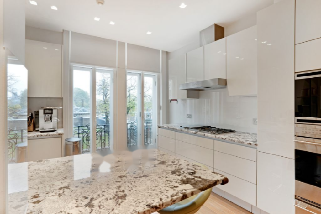 Piso en Londres, Reino Unido, 323 m² - imagen 1