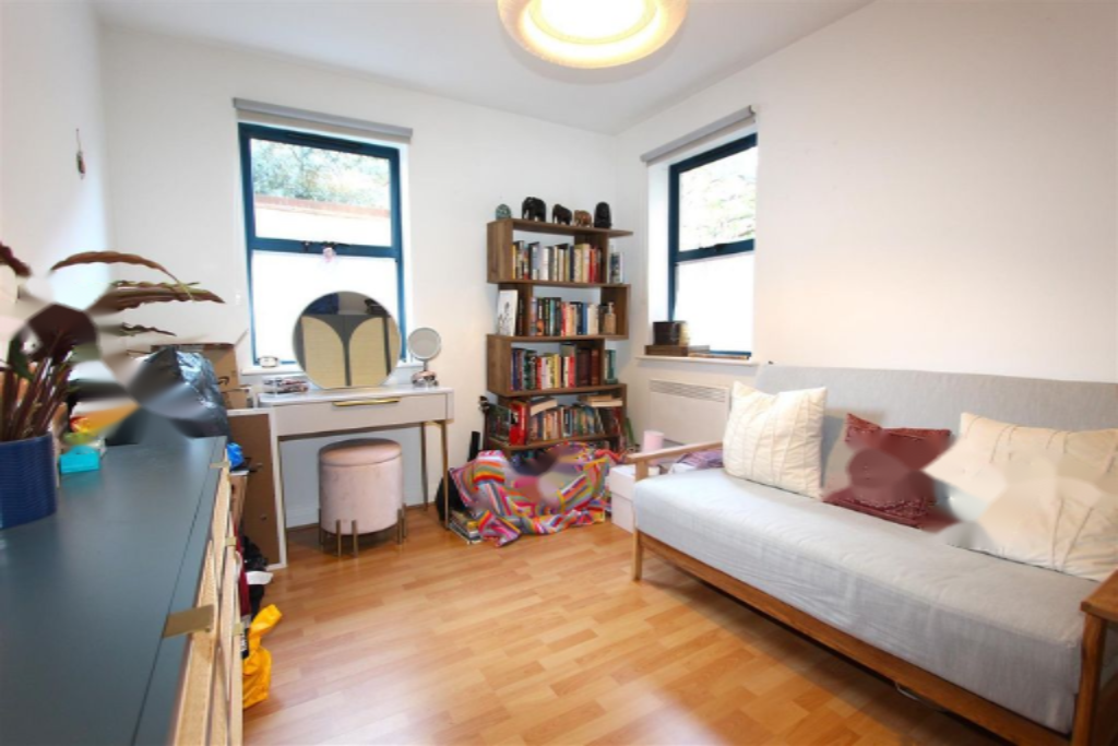 Flat in London, United Kingdom, 68 m² - picture 1