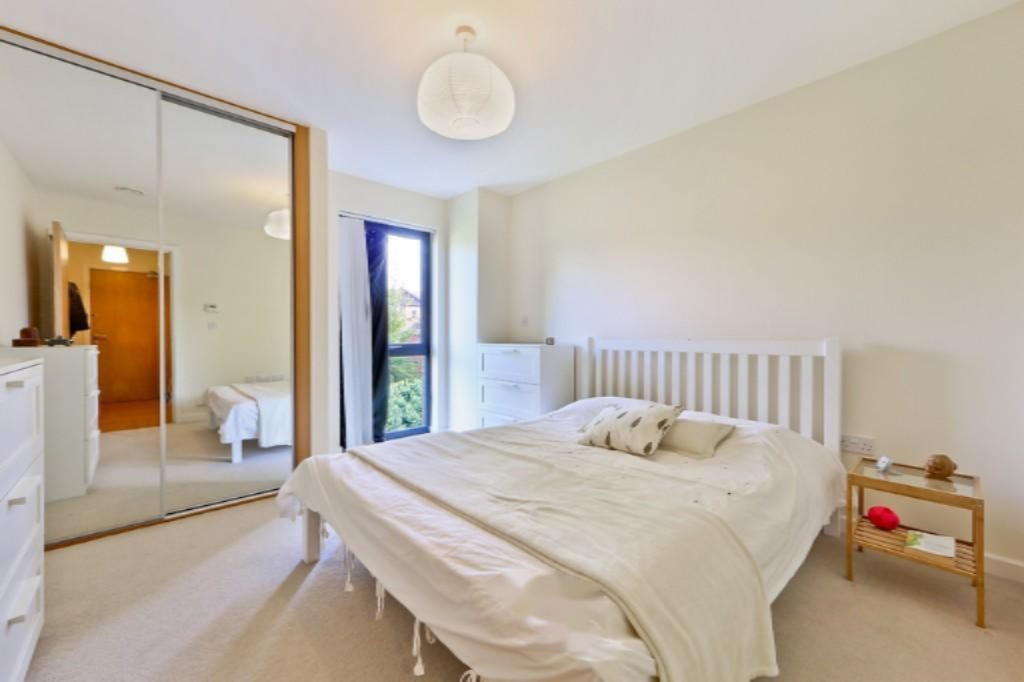 Flat in London, United Kingdom, 55 m² - picture 1