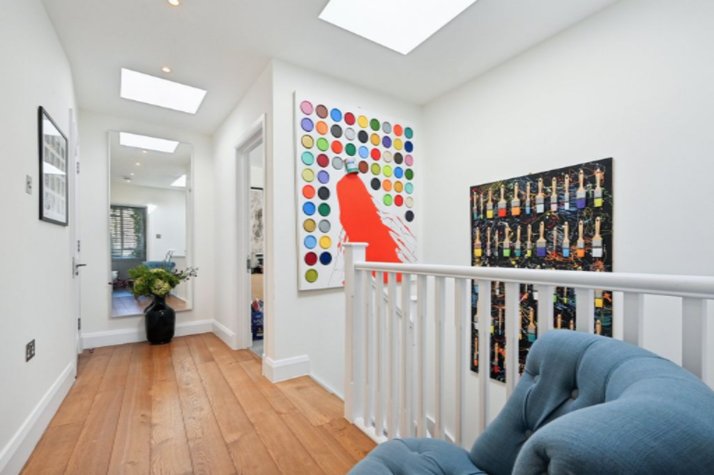 Flat in London, United Kingdom, 213 m² - picture 1