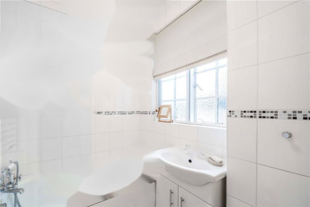 Flat in London, United Kingdom, 68 m² - picture 1