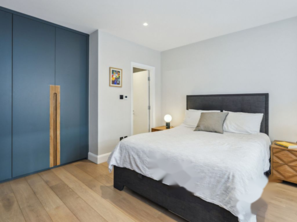 Flat in London, United Kingdom, 105 m² - picture 1