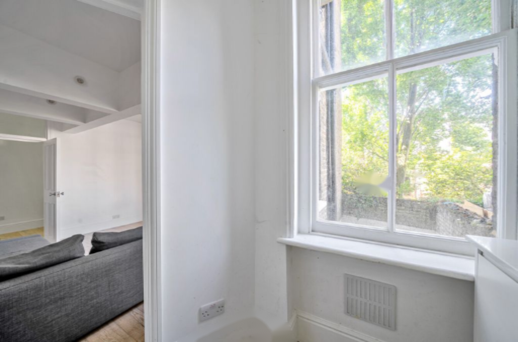 Flat in London, United Kingdom, 47 m² - picture 1