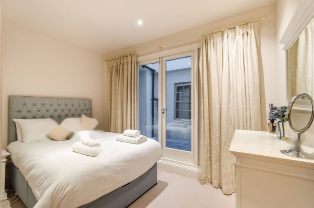 Flat in London, United Kingdom, 135 m² - picture 1