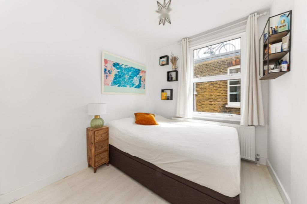 Flat in London, United Kingdom, 44 m² - picture 2