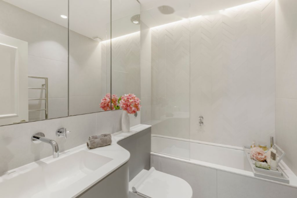 Flat in London, United Kingdom, 77 m² - picture 2