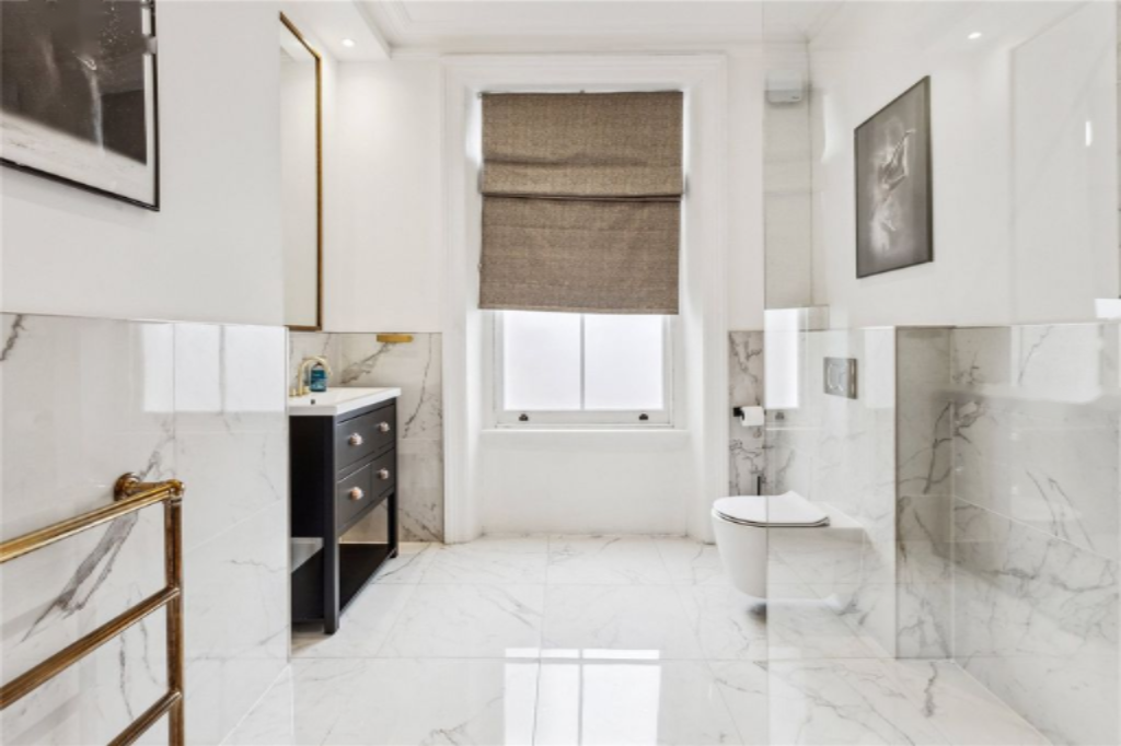 Flat in London, United Kingdom, 203 m² - picture 2