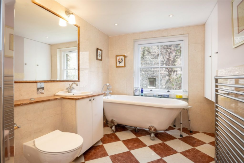 Flat in London, United Kingdom, 89 m² - picture 2