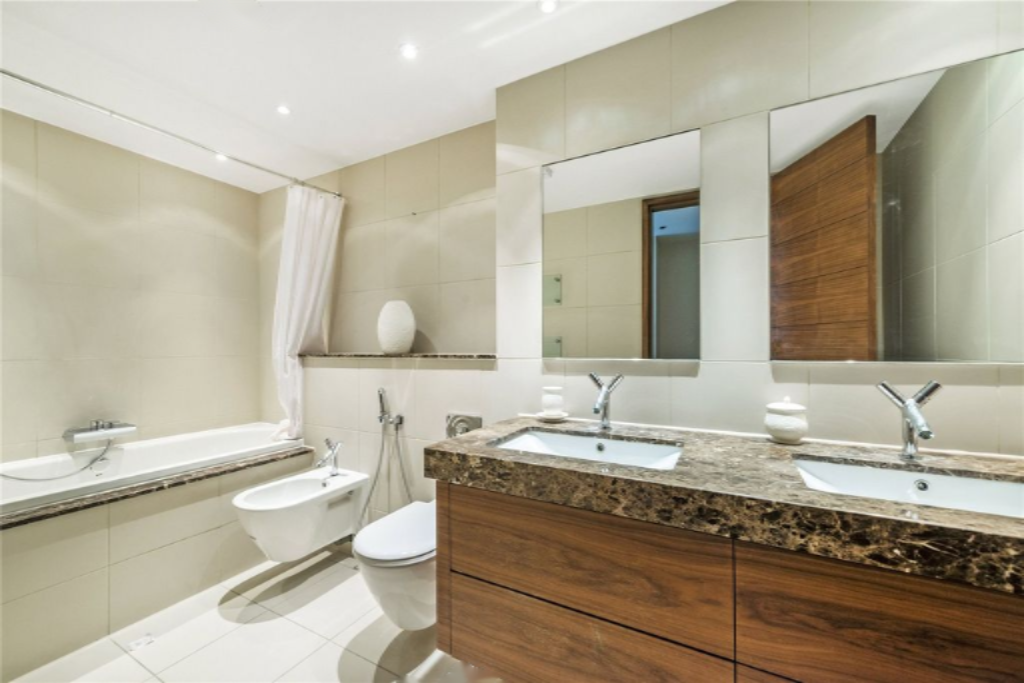 Flat in London, United Kingdom, 91 m² - picture 2