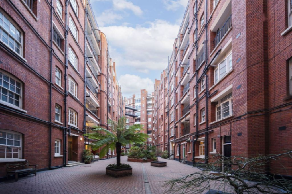 Flat in London, United Kingdom, 33 m² - picture 2