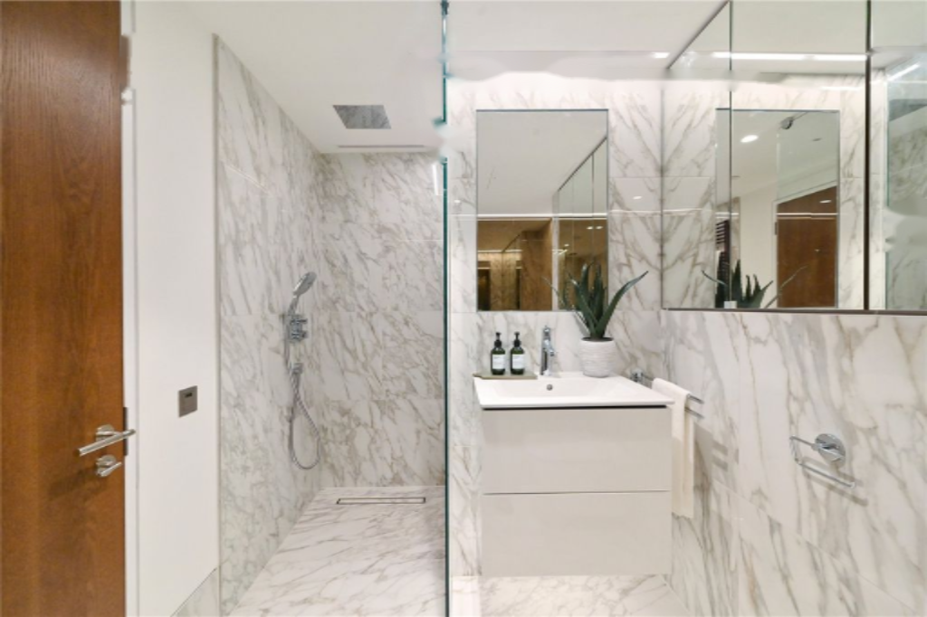 Flat in London, United Kingdom, 112 m² - picture 2