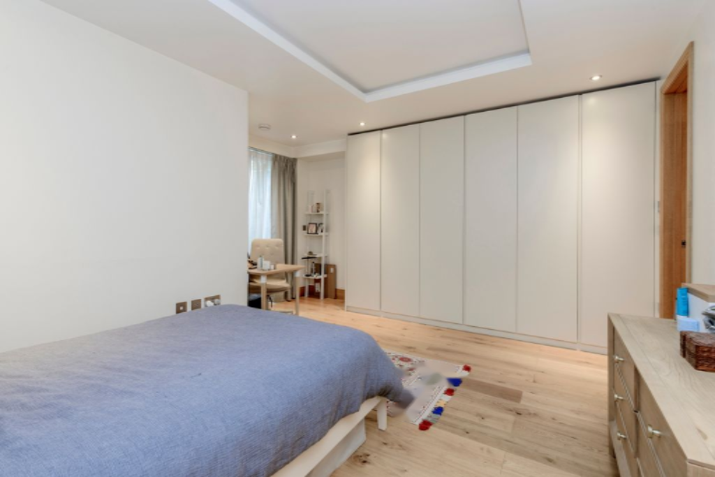 Flat in London, United Kingdom, 104 m² - picture 2