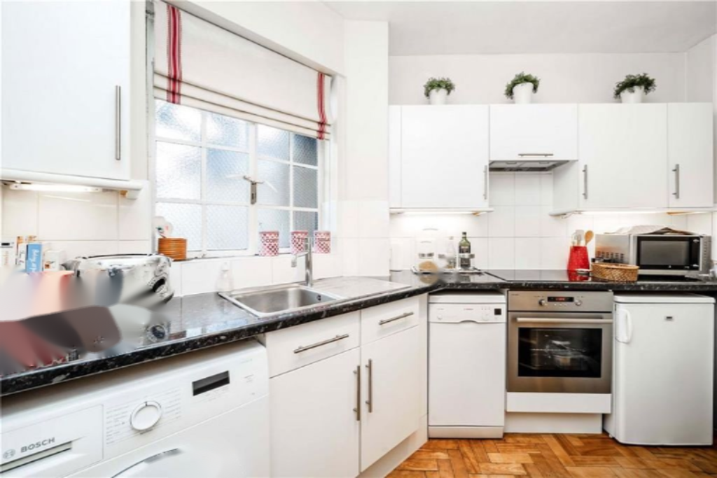 Flat in London, United Kingdom, 68 m² - picture 2