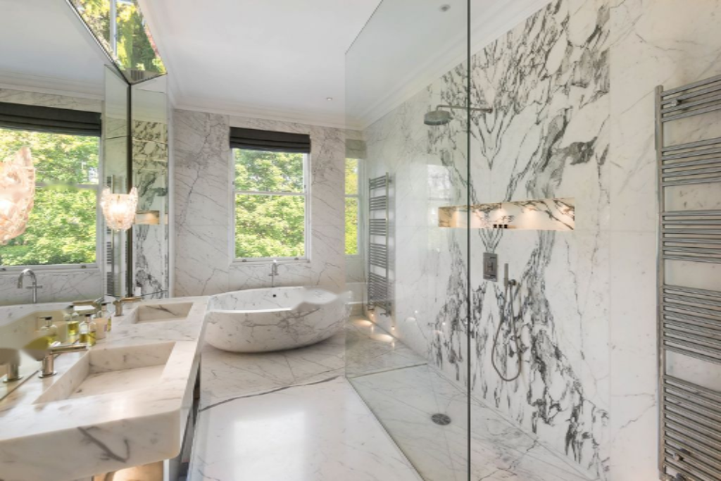 Flat in London, United Kingdom, 772 m² - picture 2