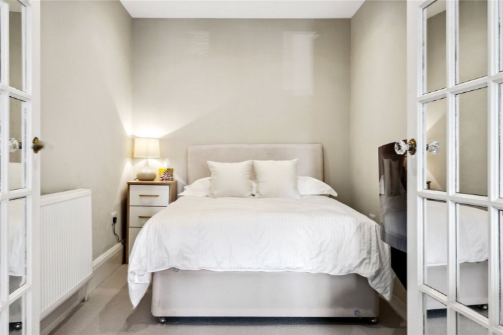 Flat in London, United Kingdom, 68 m² - picture 2