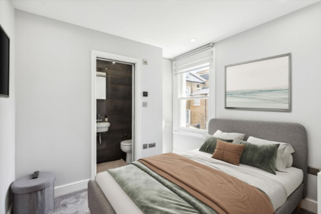 Flat in London, United Kingdom, 234 m² - picture 2