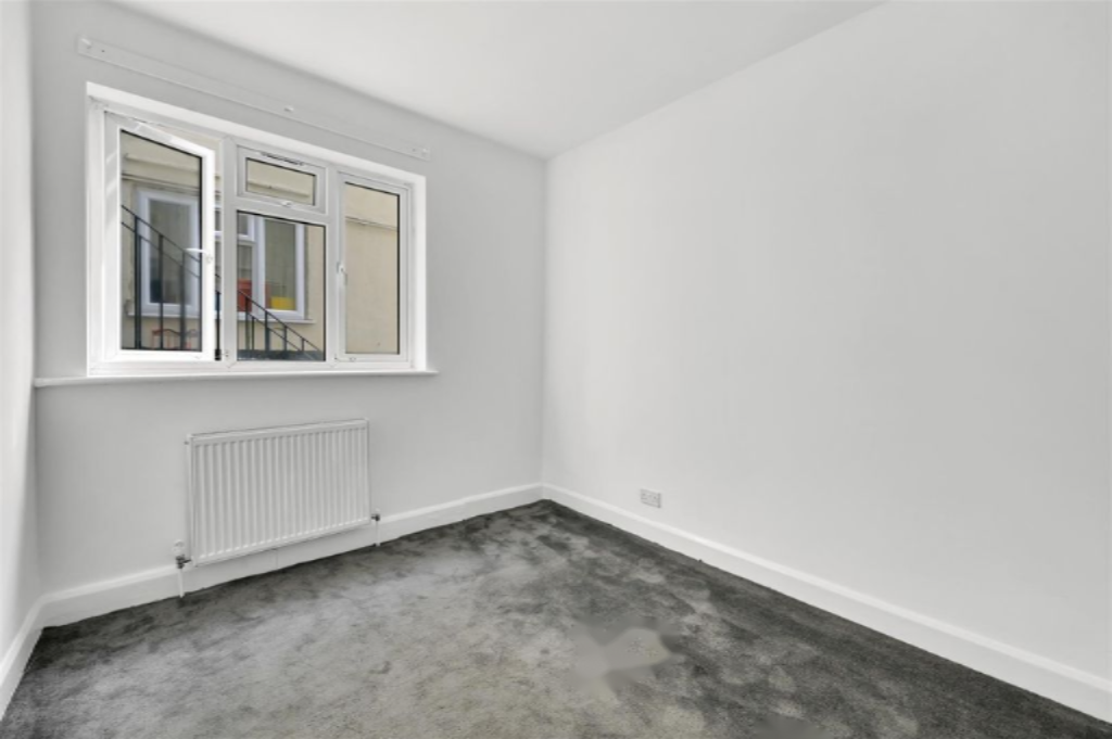 Flat in London, United Kingdom, 81 m² - picture 2