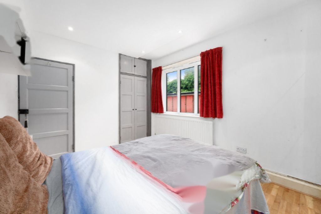 Flat in London, United Kingdom, 71 m² - picture 2