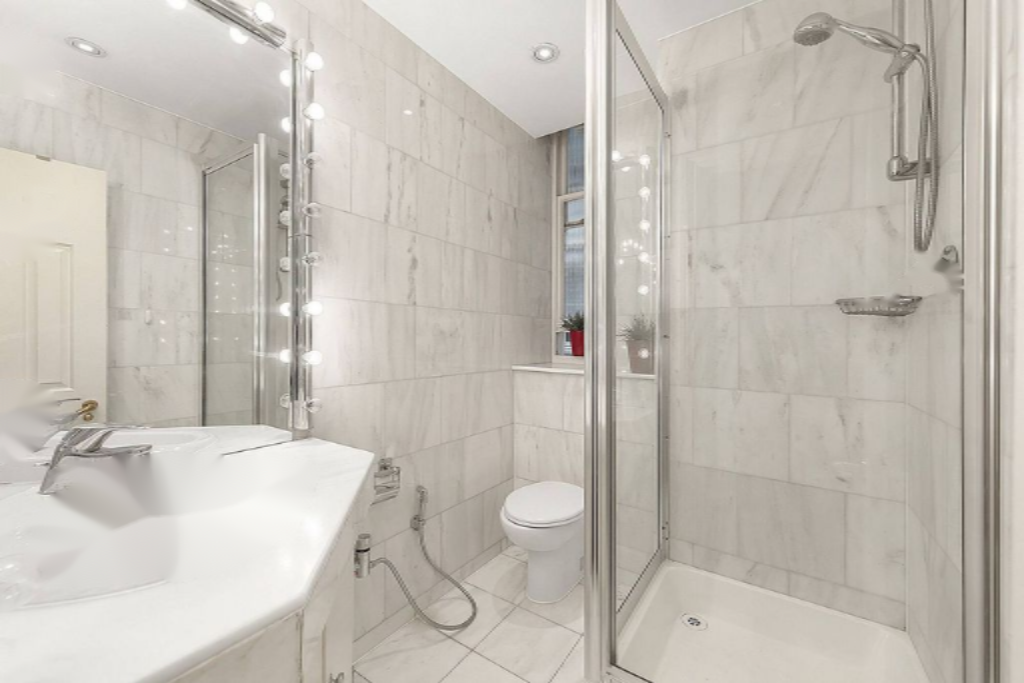 Flat in London, United Kingdom, 127 m² - picture 2