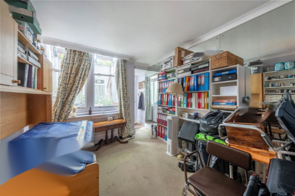 Flat in London, United Kingdom, 98 m² - picture 2