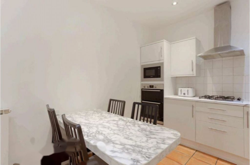 Flat in London, United Kingdom, 124 m² - picture 2