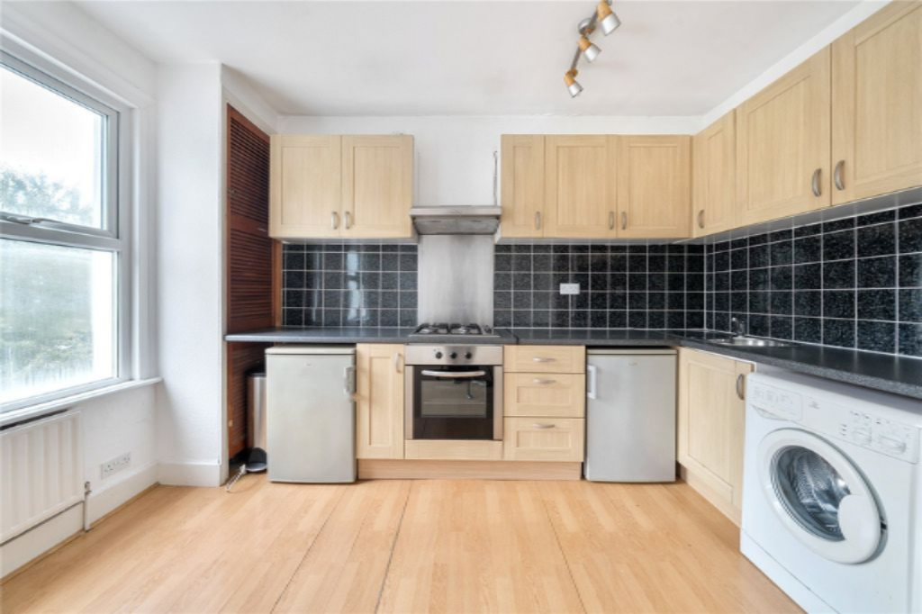 Flat in London, United Kingdom, 31 m² - picture 2