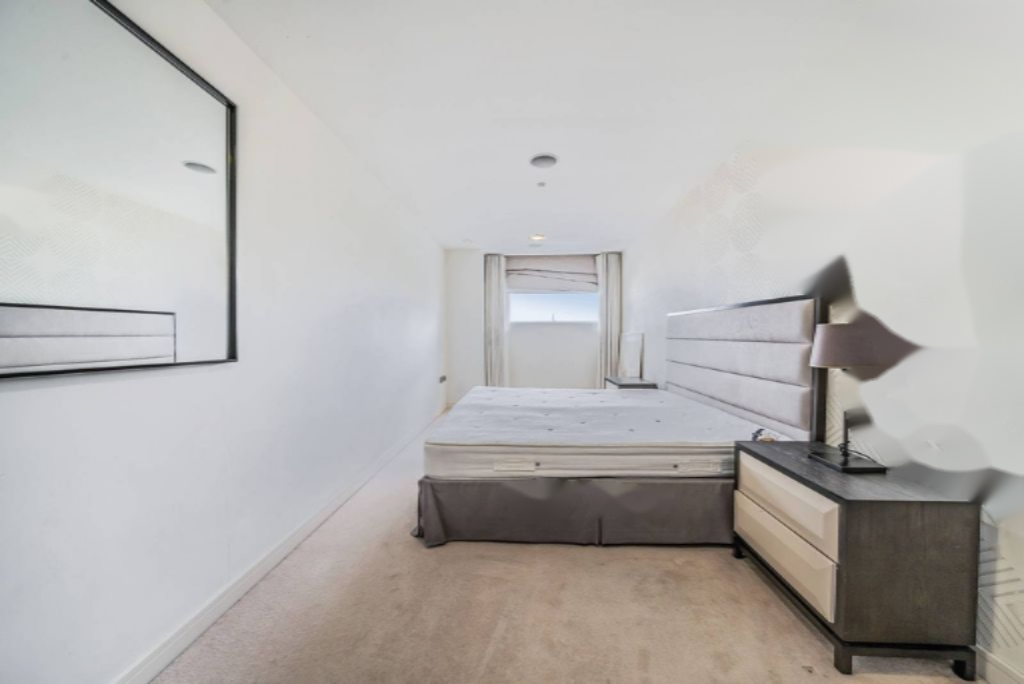 Flat in London, United Kingdom, 160 m² - picture 2