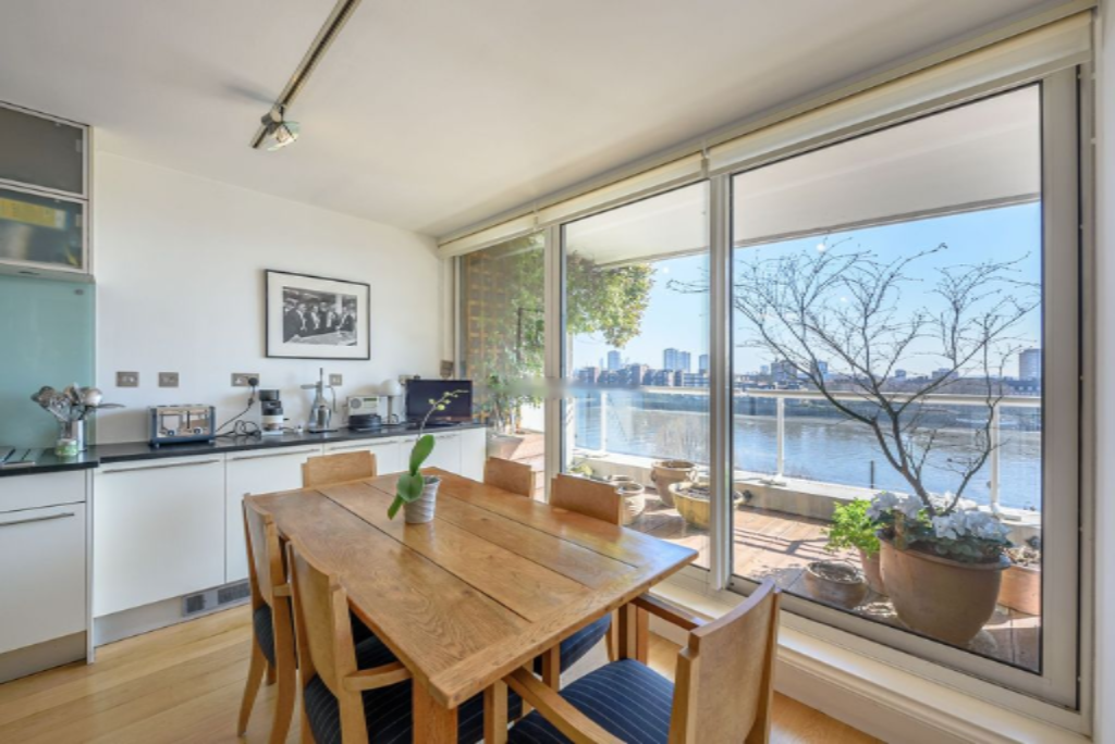 Flat in London, United Kingdom, 296 m² - picture 2