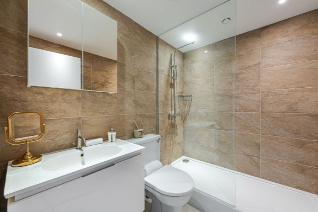 Flat in London, United Kingdom, 141 m² - picture 2