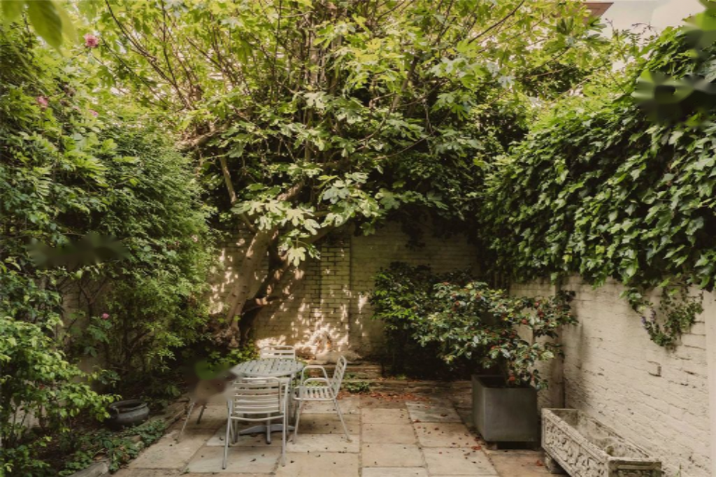 Flat in London, United Kingdom, 214 m² - picture 2