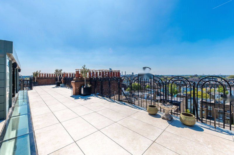 Flat in London, United Kingdom, 208 m² - picture 2