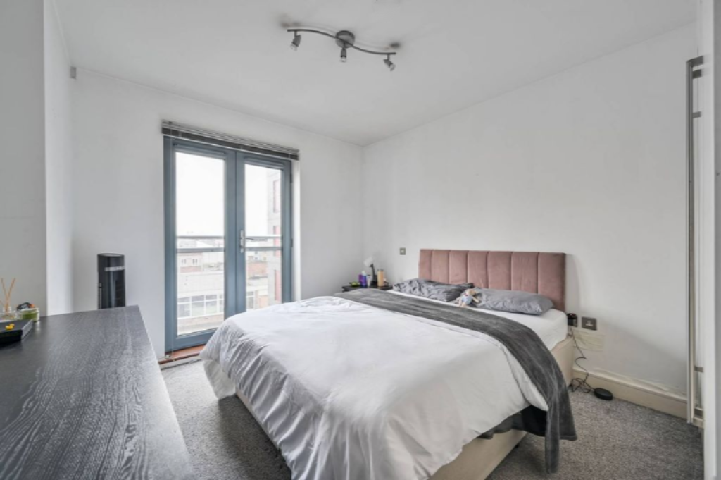 Flat in London, United Kingdom, 46 m² - picture 2