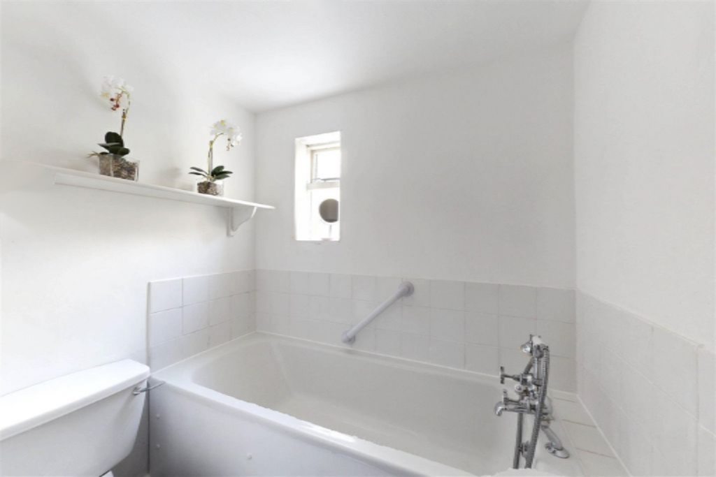 Flat in London, United Kingdom, 51 m² - picture 2