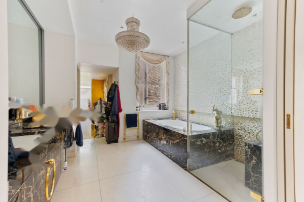 Flat in London, United Kingdom, 287 m² - picture 2