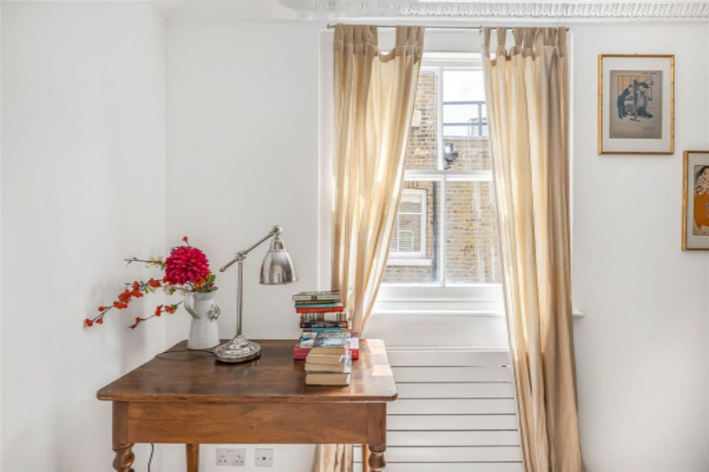 Flat in London, United Kingdom, 44 m² - picture 2