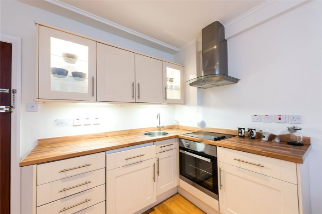 Flat in London, United Kingdom, 29 m² - picture 2