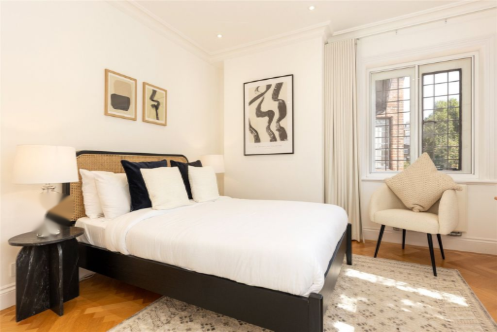 Flat in London, United Kingdom, 115 m² - picture 2