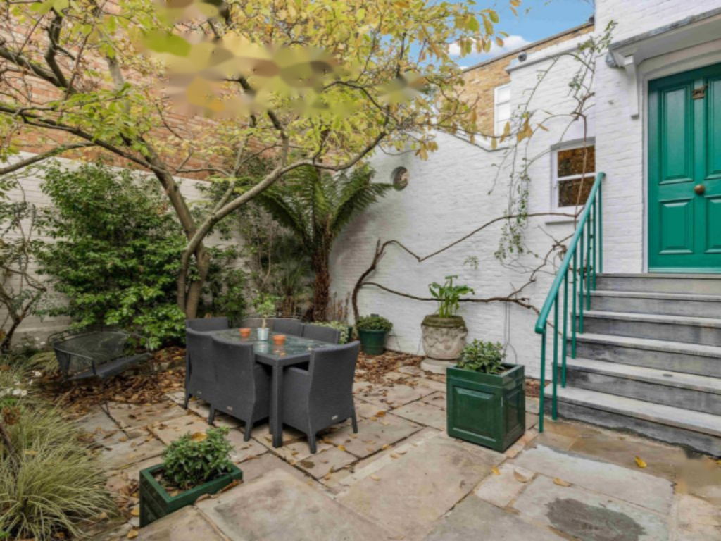 Flat in London, United Kingdom, 206 m² - picture 2