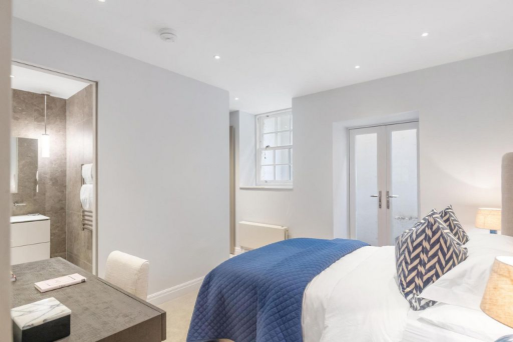 Flat in London, United Kingdom, 114 m² - picture 2